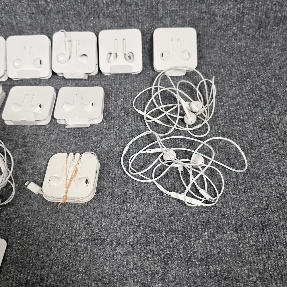 Apple EarPods Lot Lightning and 3.5mm Wired Earbuds with Adapter Bulk 22pc